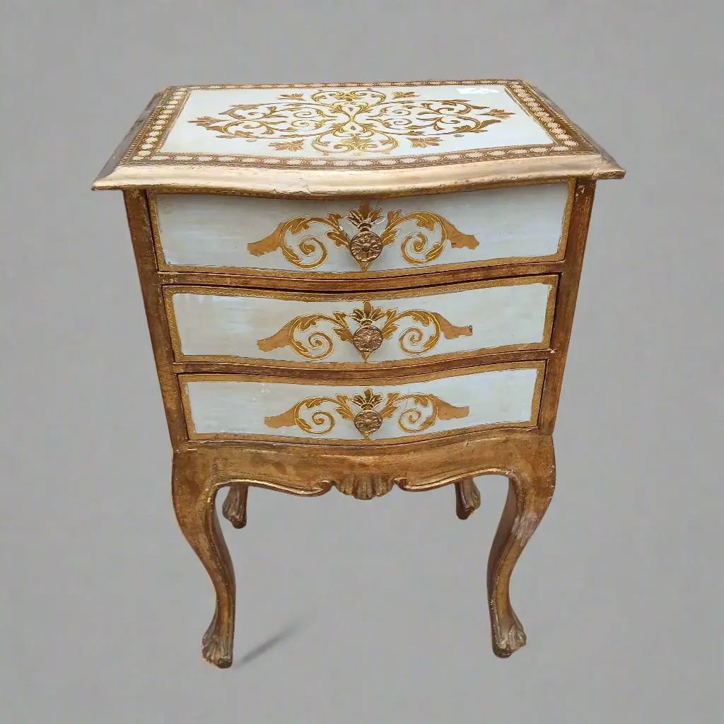 Small Florentine Serpinrtine Chest 1