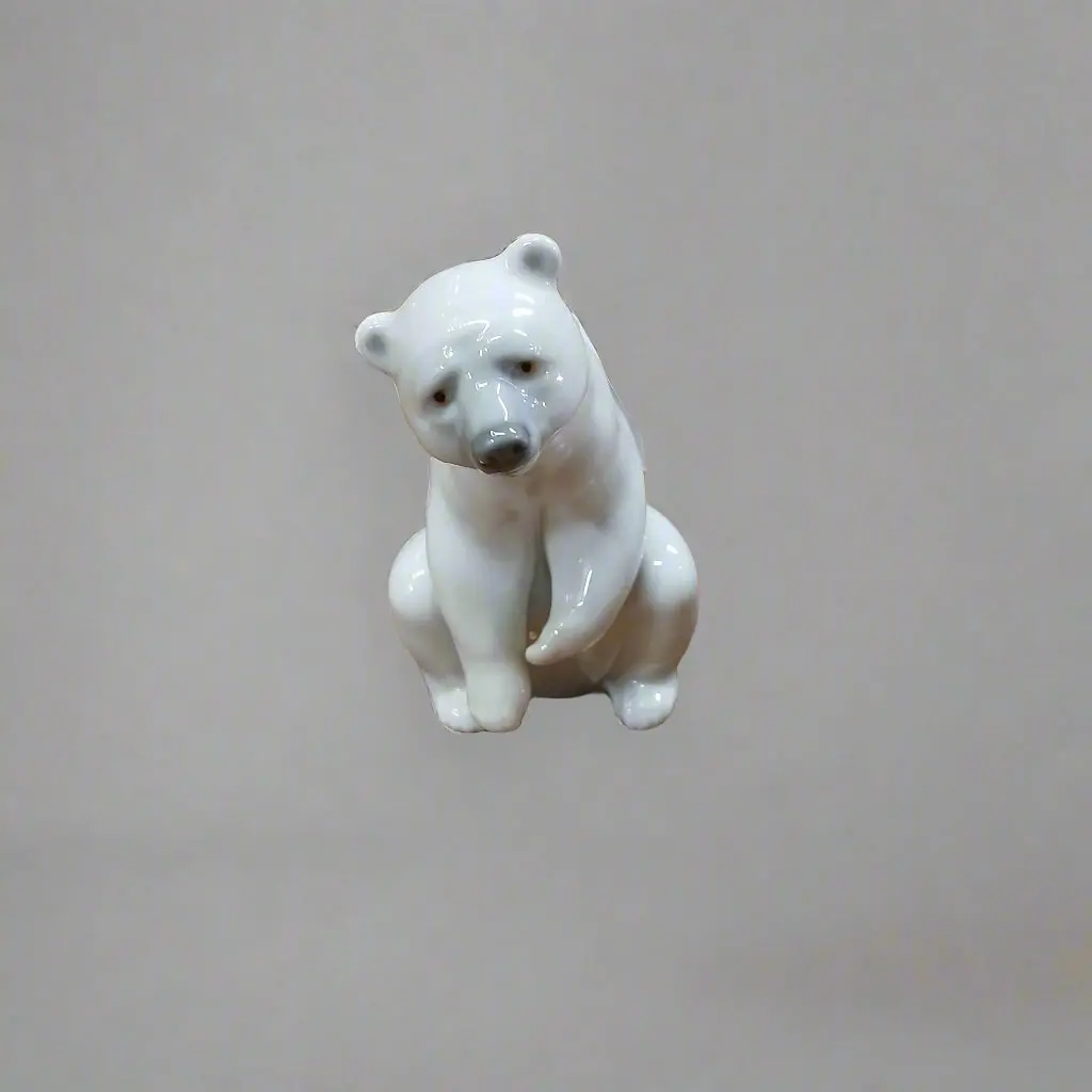 Lladro Sitting Polar Bear 1