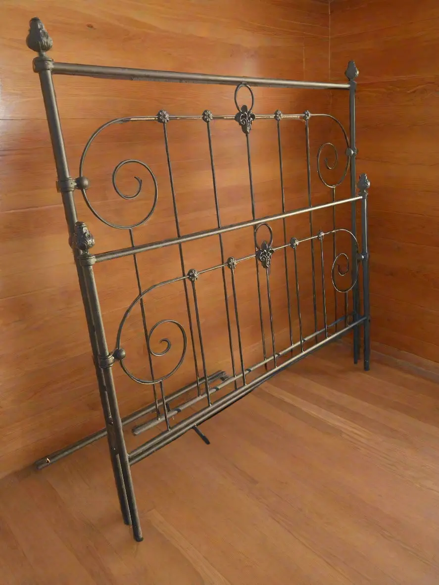 Full Size Iron Bed-Not Old 1