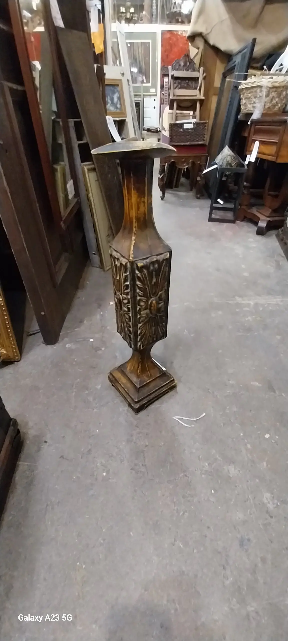Painted Metal Stand As Found 1