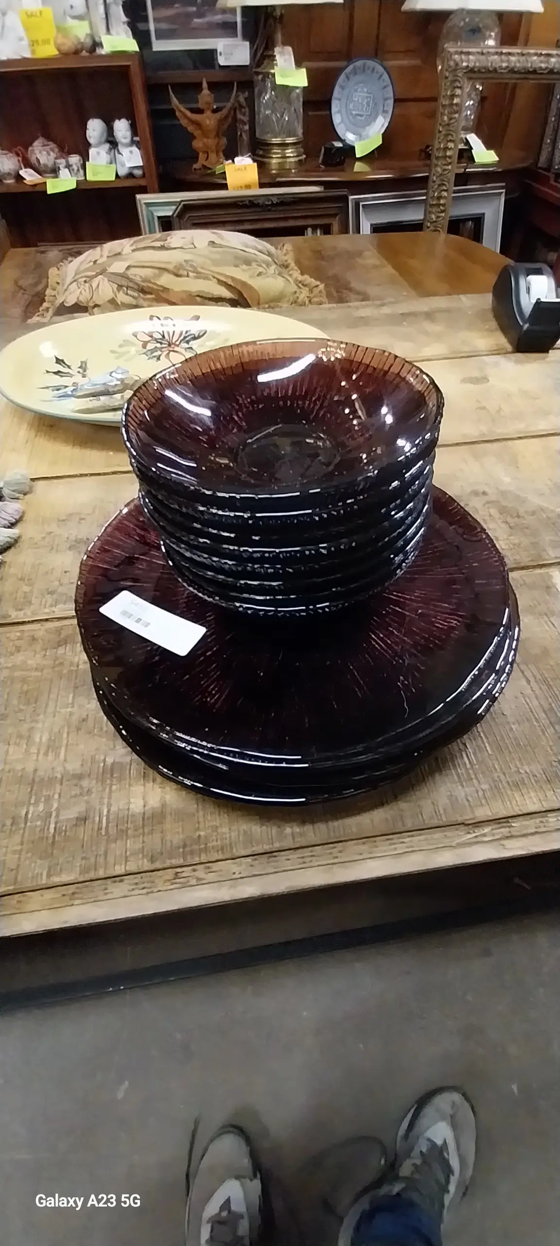 Set Of 7 Plates And 8 Amethyst Bowls 1