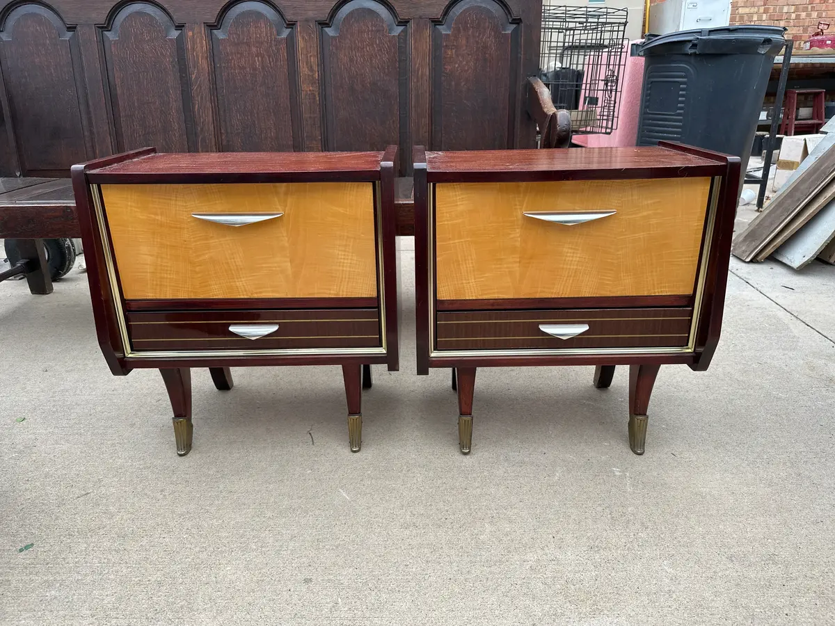 Pair Of Mid Century Modern Nights Stands 1