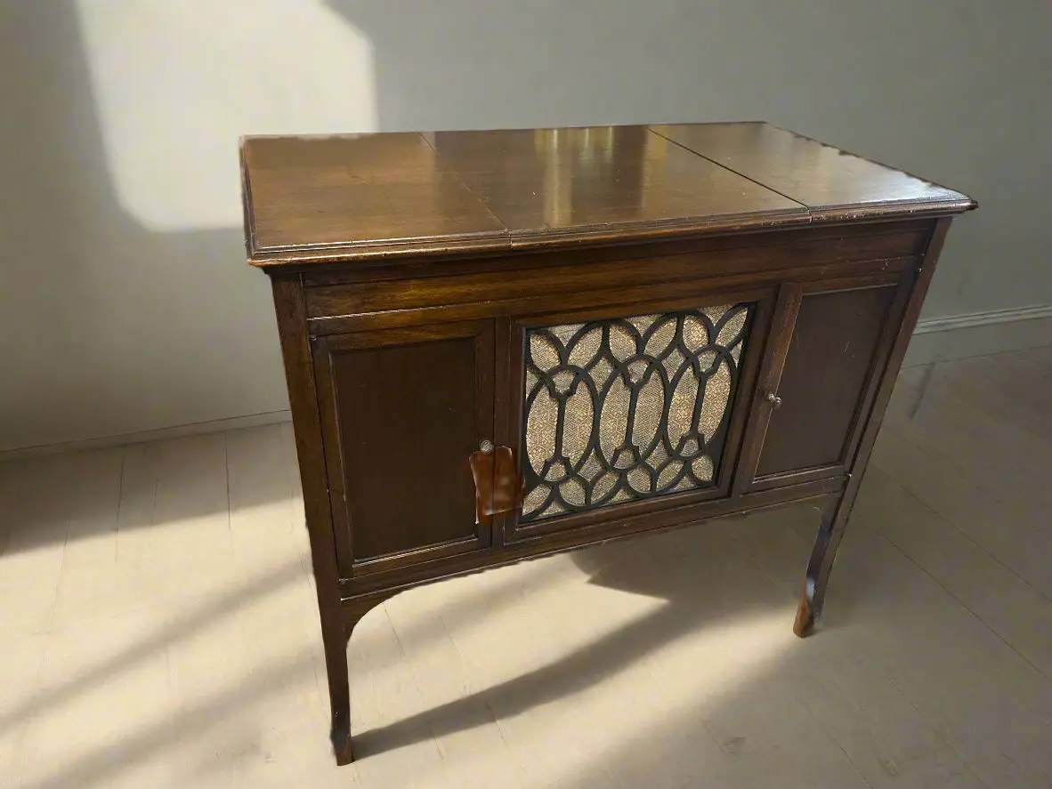 Mahogany Victrola Circa 1900 1