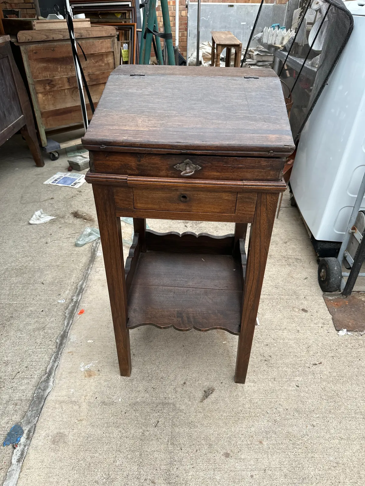 Small Oak Lecturn 1