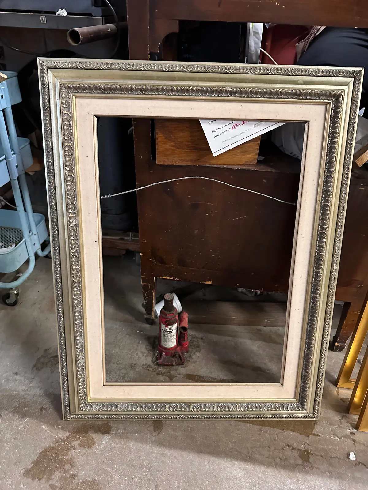 Silver Leaf Frame With Linen Liner 1