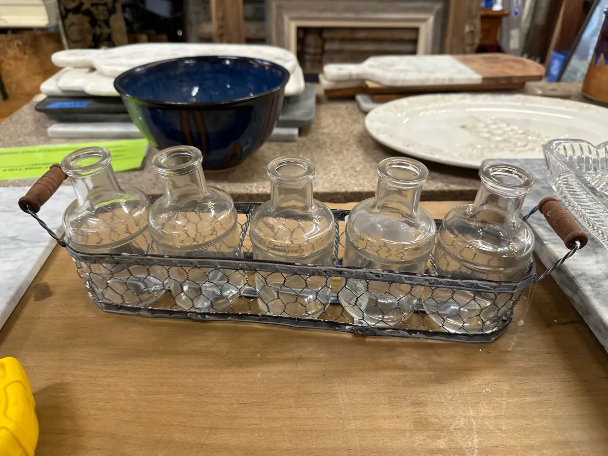 Chicken Wire Basket With Five Bottles 1