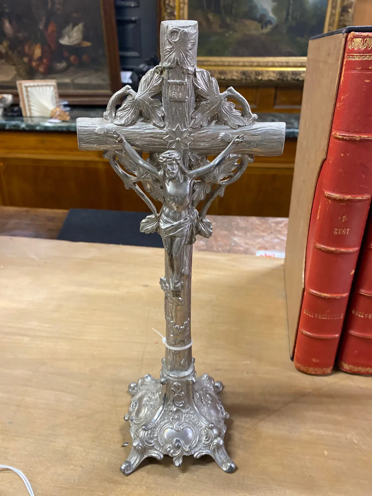 Small Silver Metal Crucifix With Leaves 1