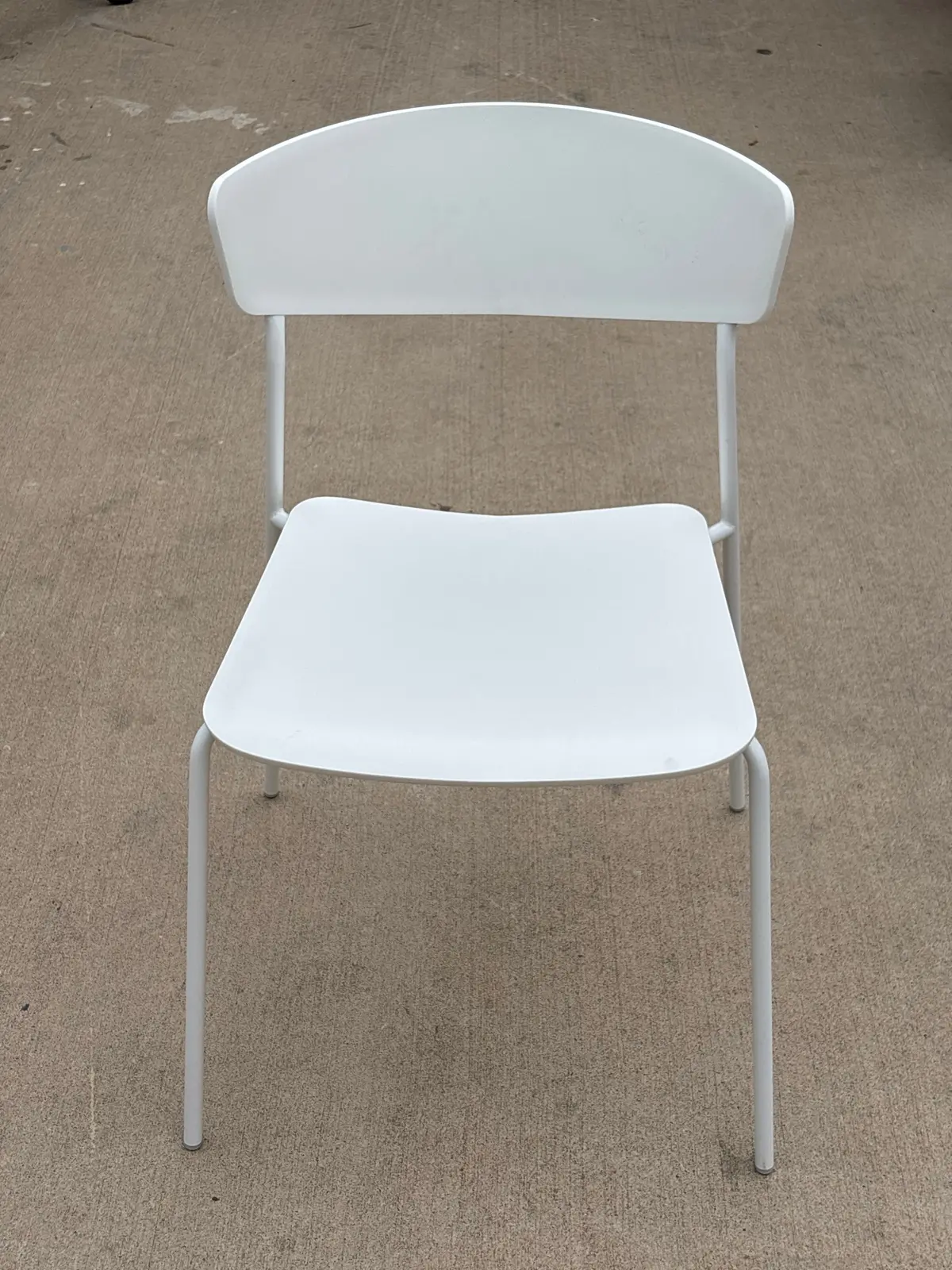 Modern White Chair With Curved Back 1