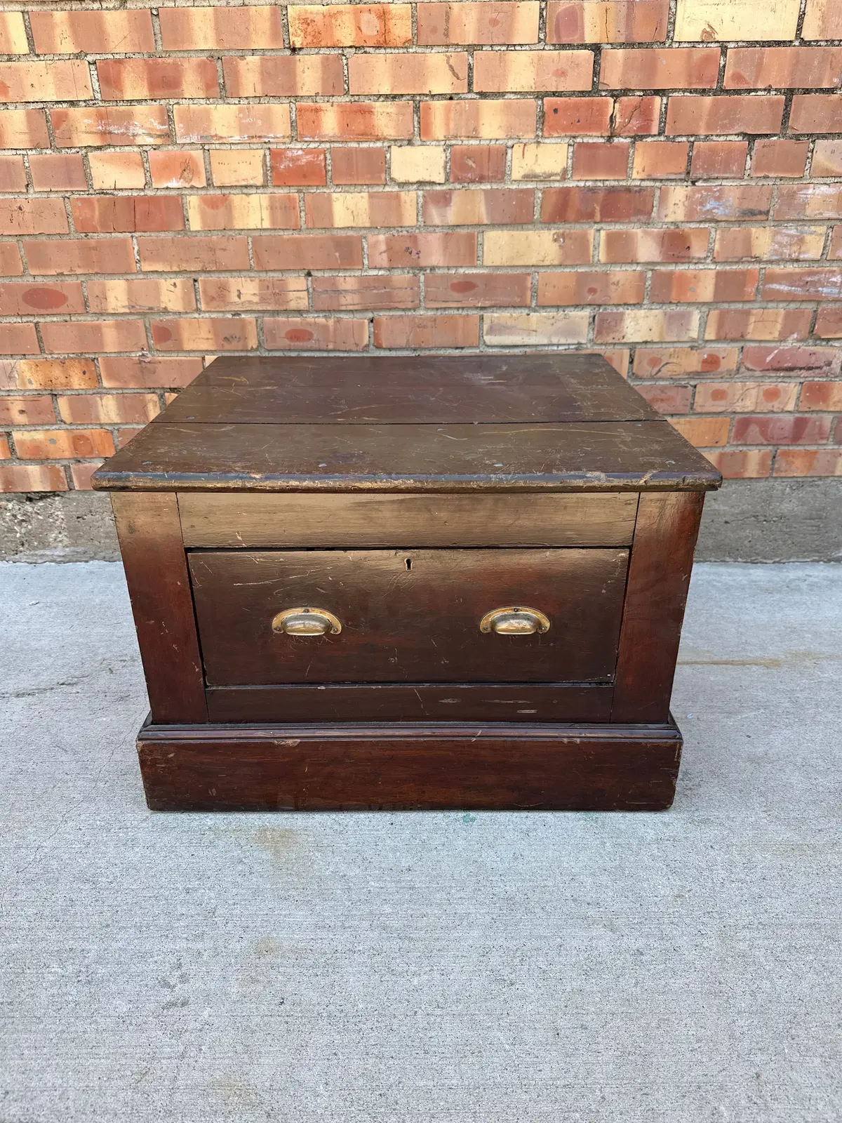Low English Wood Cabinet With Drawer 1