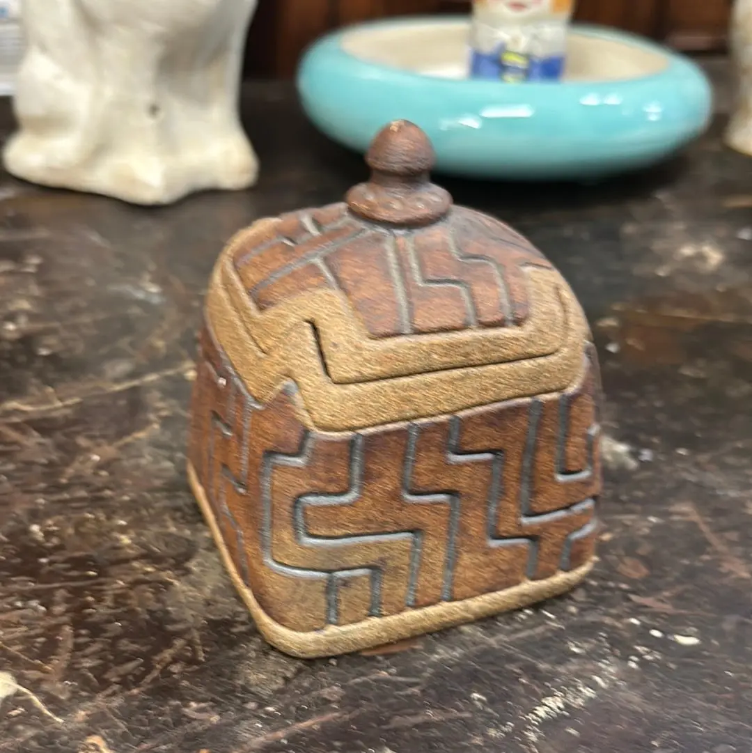 Pottery Box With Lid 1