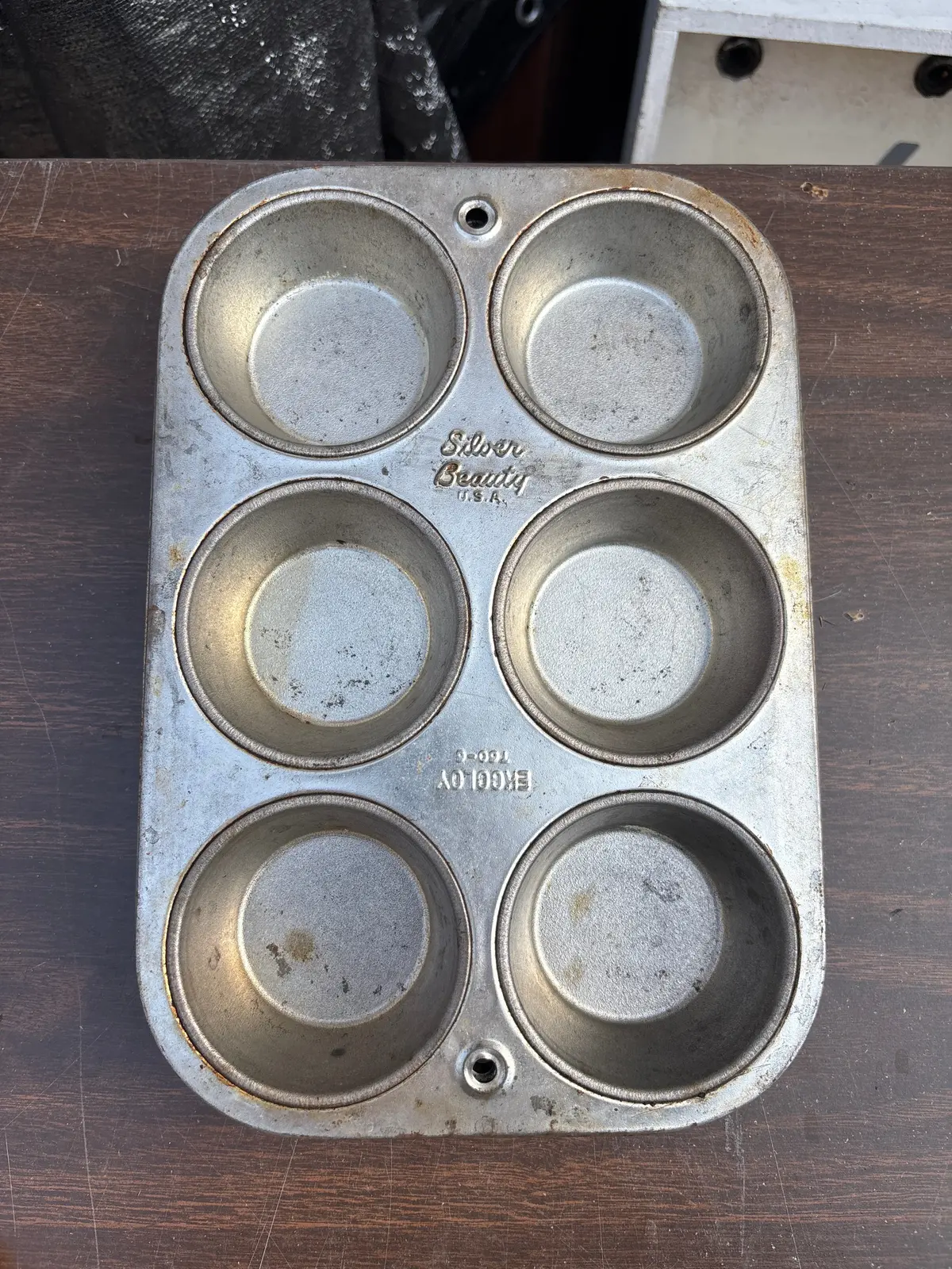 Metal Muffin Tin 1 Of 3 1