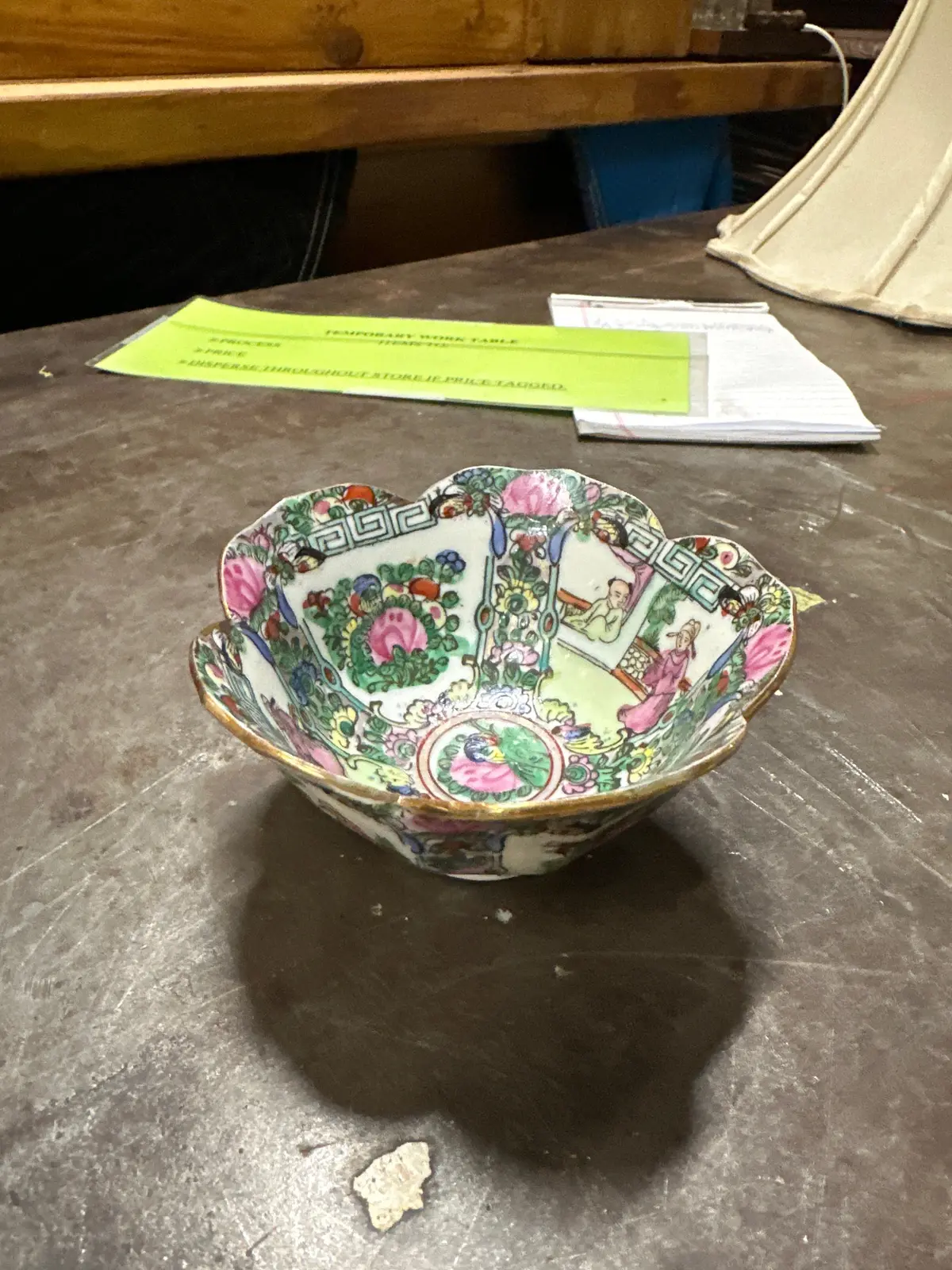 Rose Medallion Scalloped Bowl 1