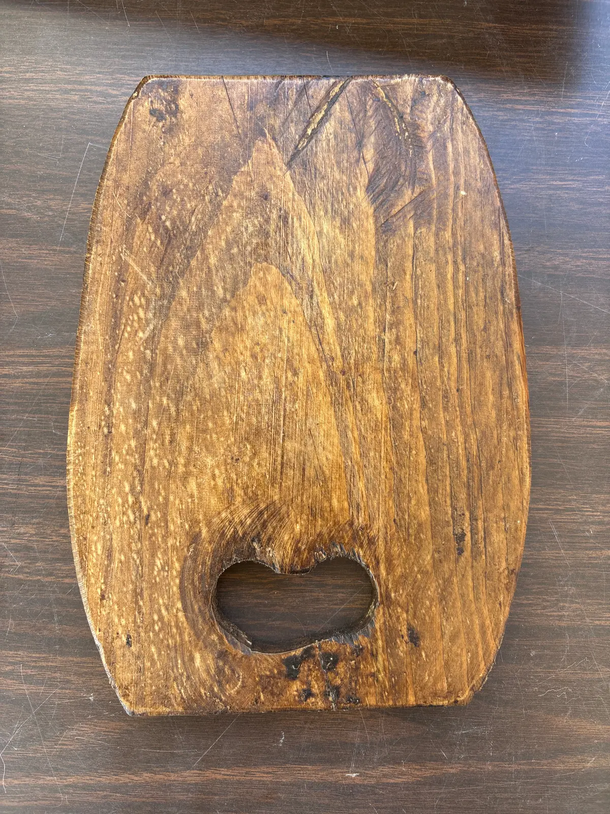Small Wood Shaped Cutting Board With Handle 1