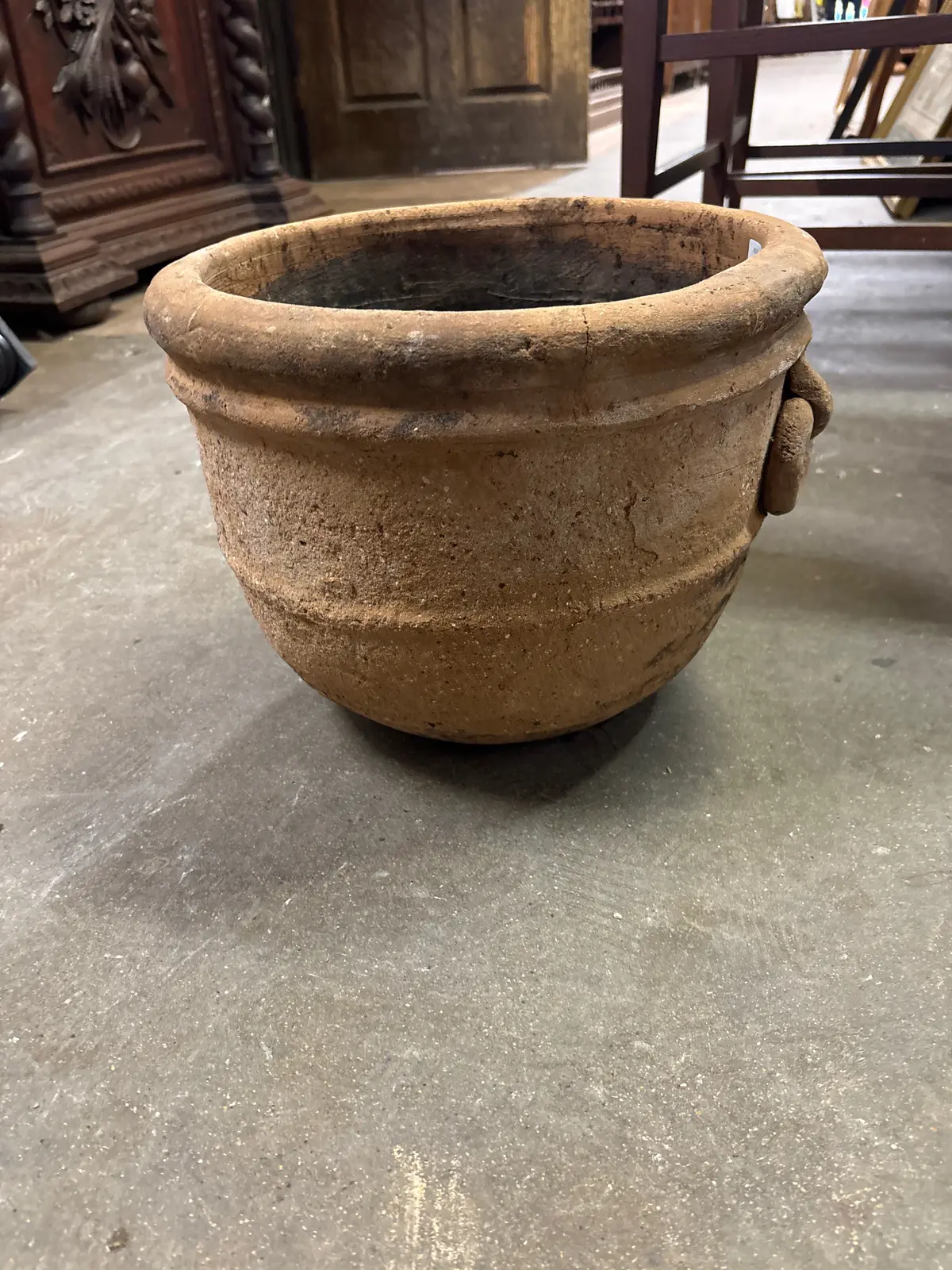 Medium Terracotta Planter With Handle 1