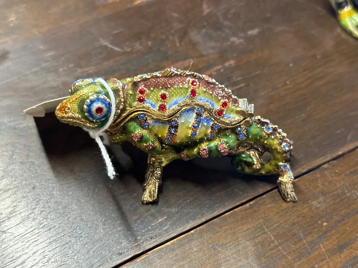 Small Enameled And Jeweled Iguana Box 1