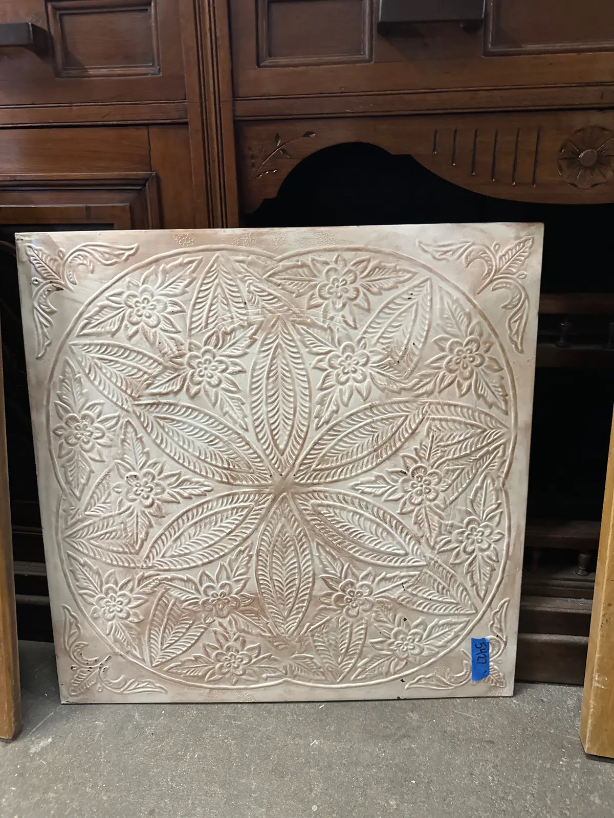 Square White Metal Wall Decor 1