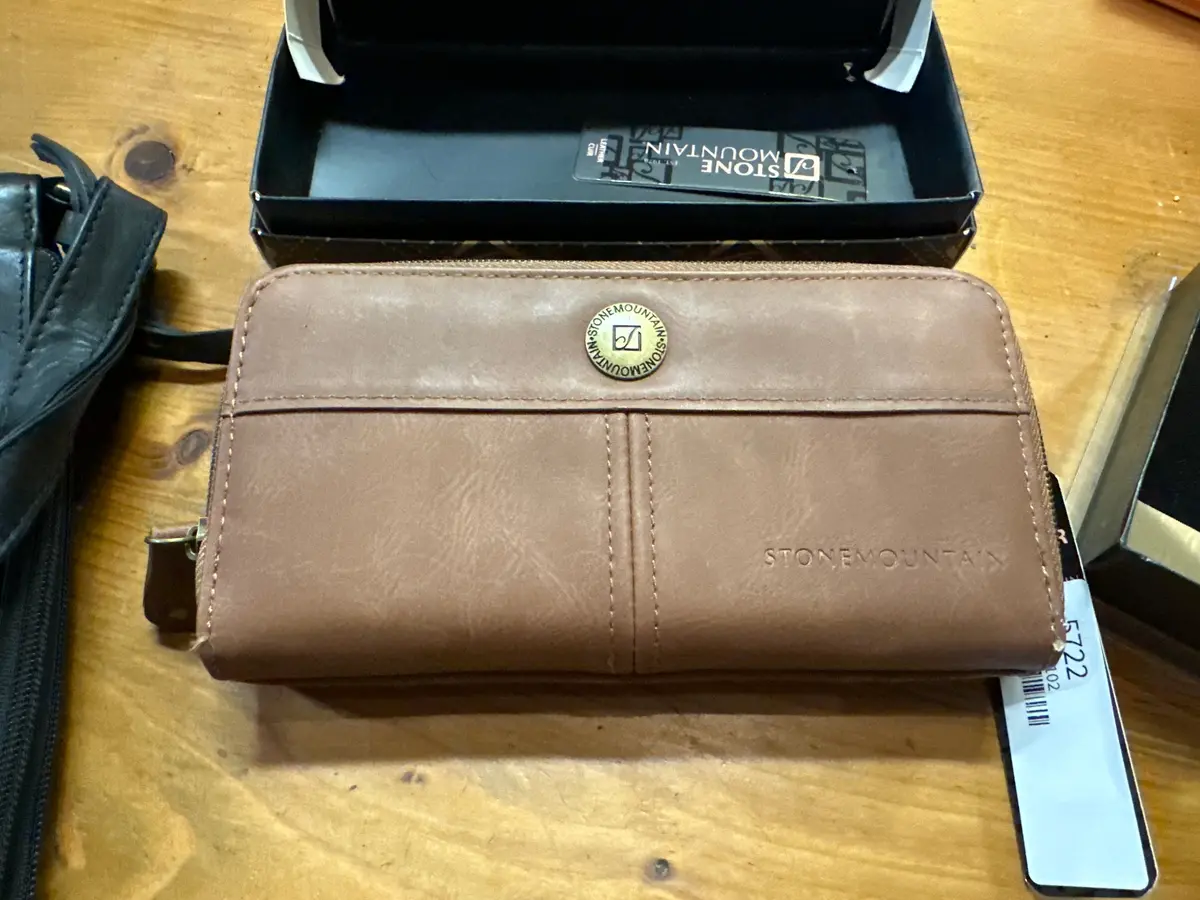 Stone Mountian Brown Leather Ladies Purse 1