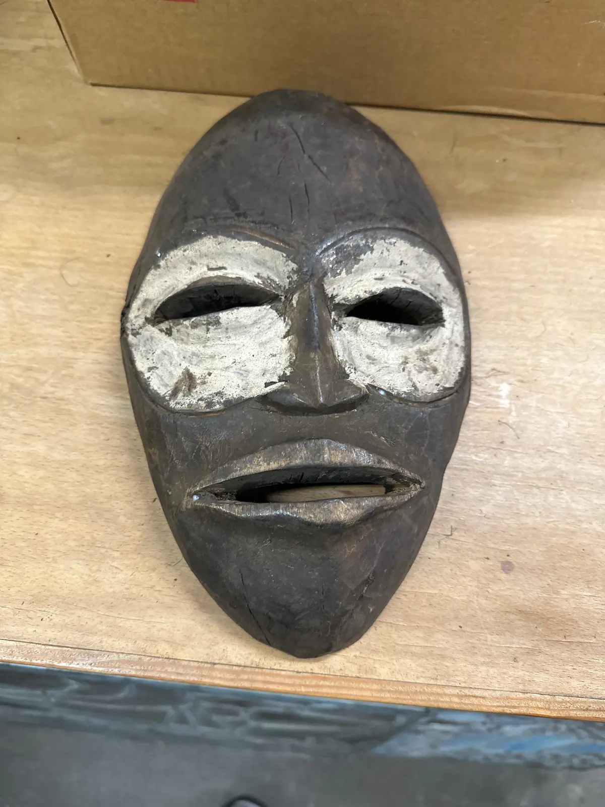 Medium African Mask 1