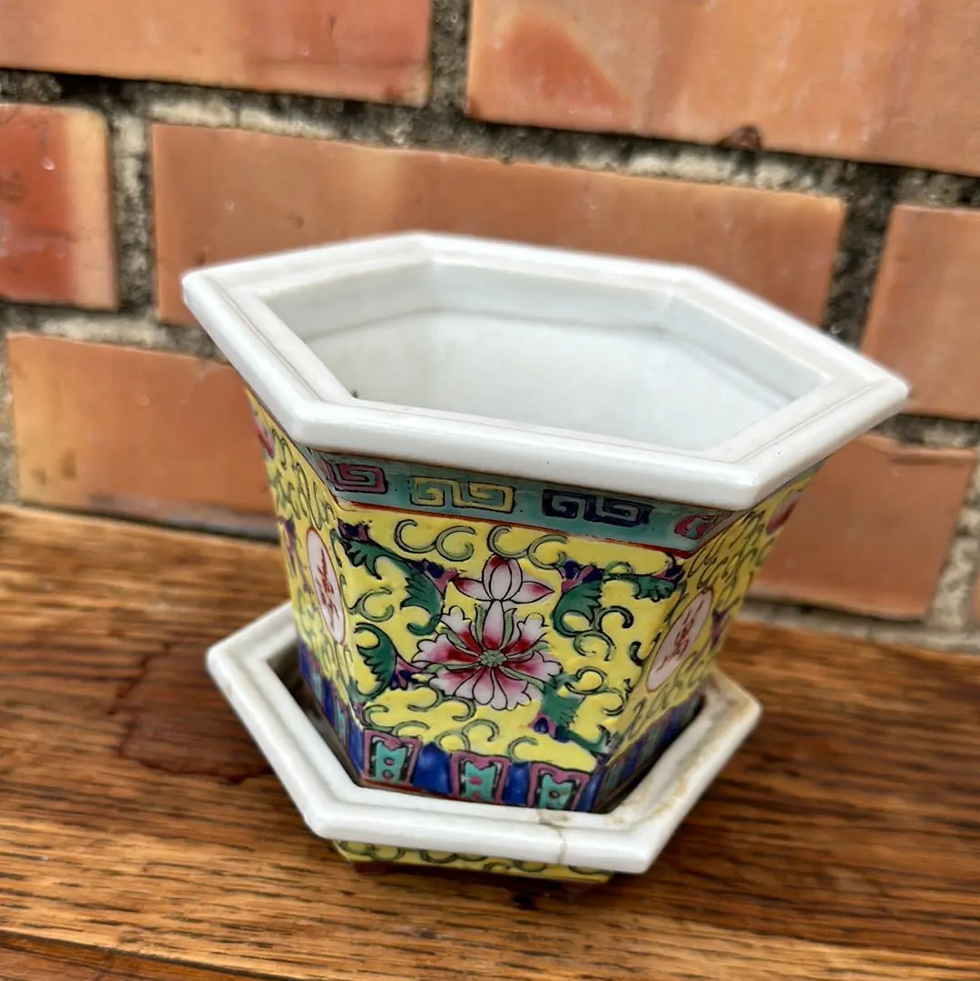Small Chinese Planter Porcelain 1