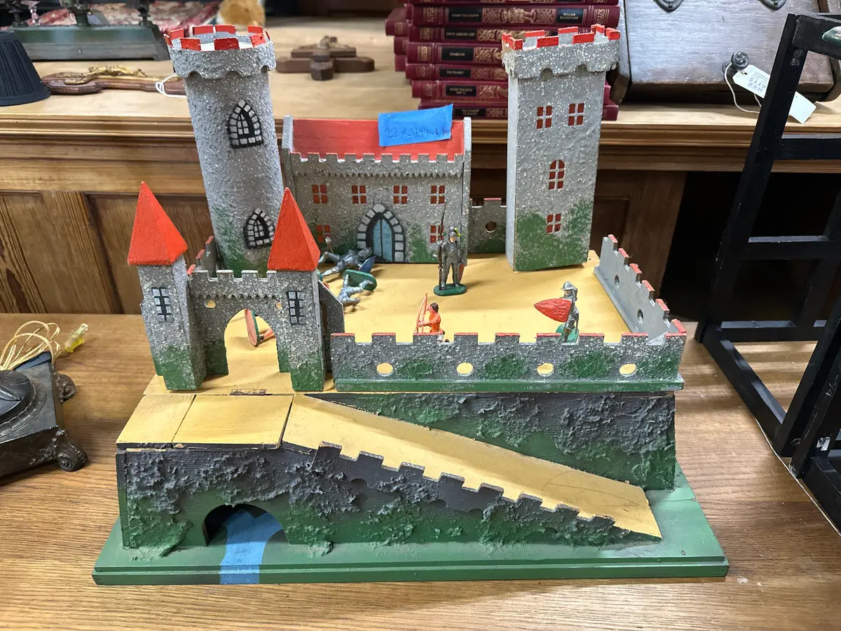 Mid Century Modern Toy Castle And Knights 1