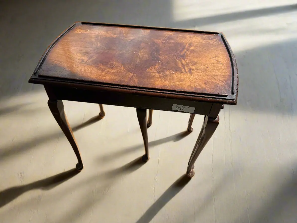 Set Of 2 Nesting Tables With Queen Anne Legs 1