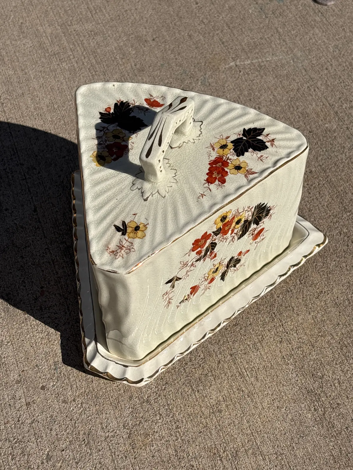 English Cheese Keeper 1