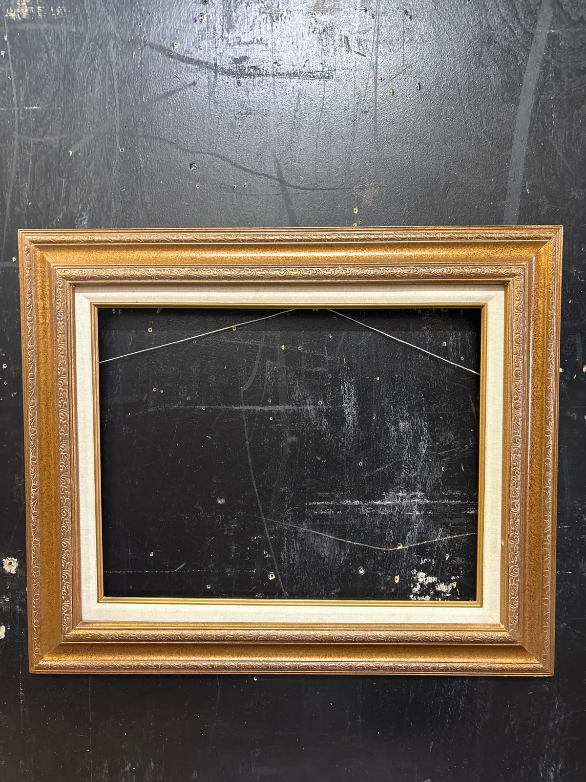 Small Wood Frame With Linen Filet 1