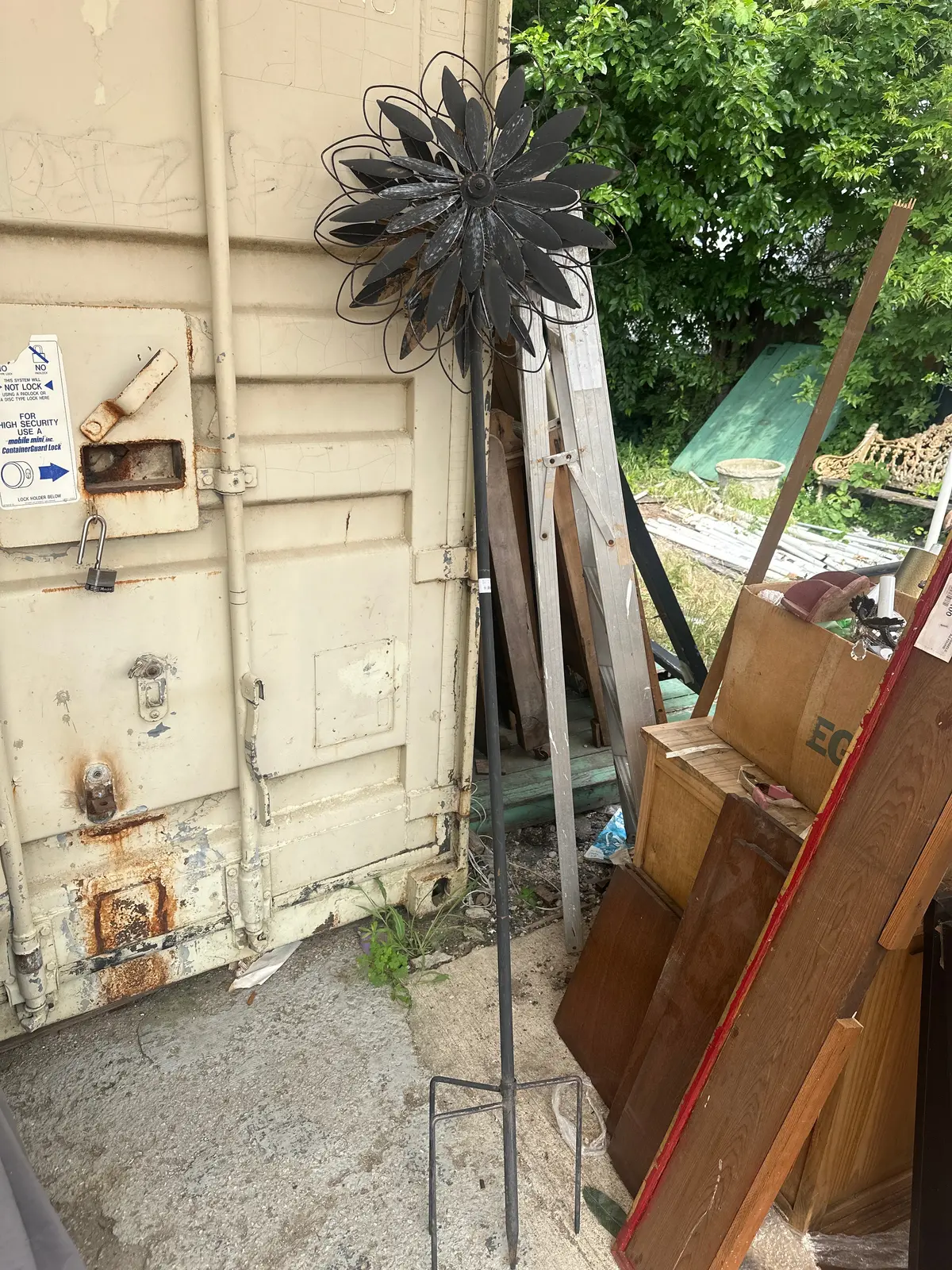 Black Metal Yard Whirly Gig Wind Mill 1