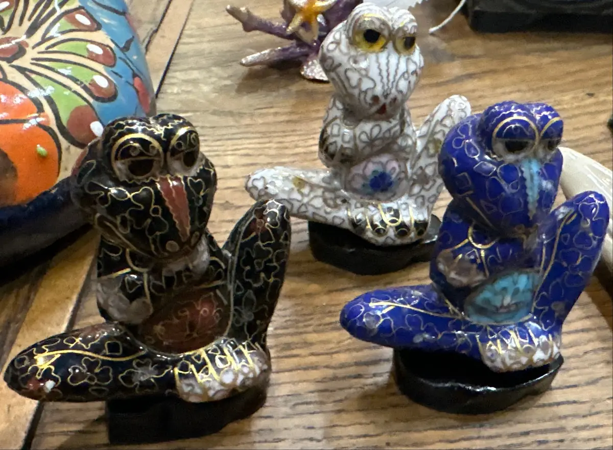 Set Of 3 Cloissone Frogs 1