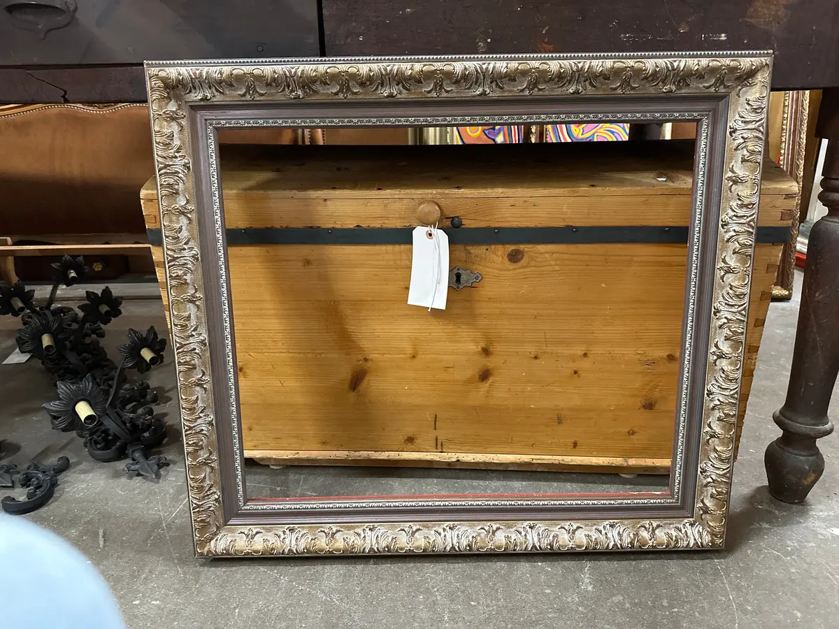 Medium Composition Frame With Leaf Edge 1