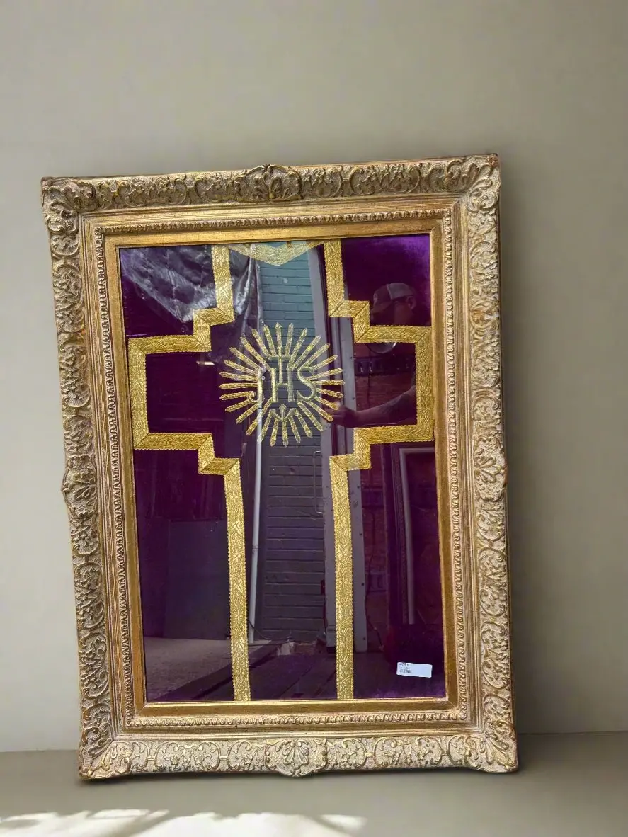 Beautiful Gold Framed Chausible 1
