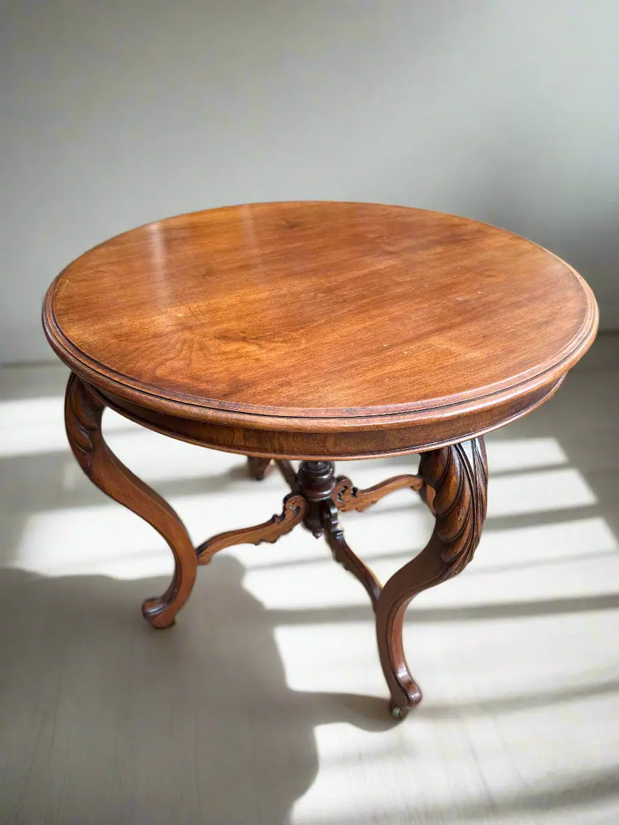 Cabriole Leg Round Table 1