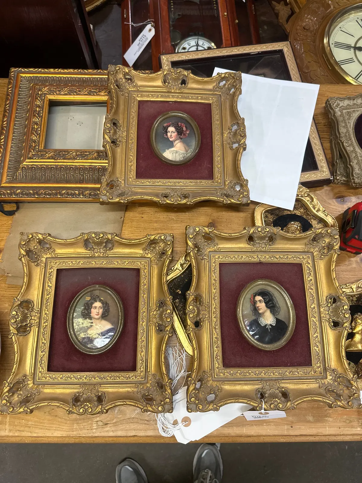 Set Of 3 Vintage Oval Portrait Prints In Pierced Gold Resin Frames 1