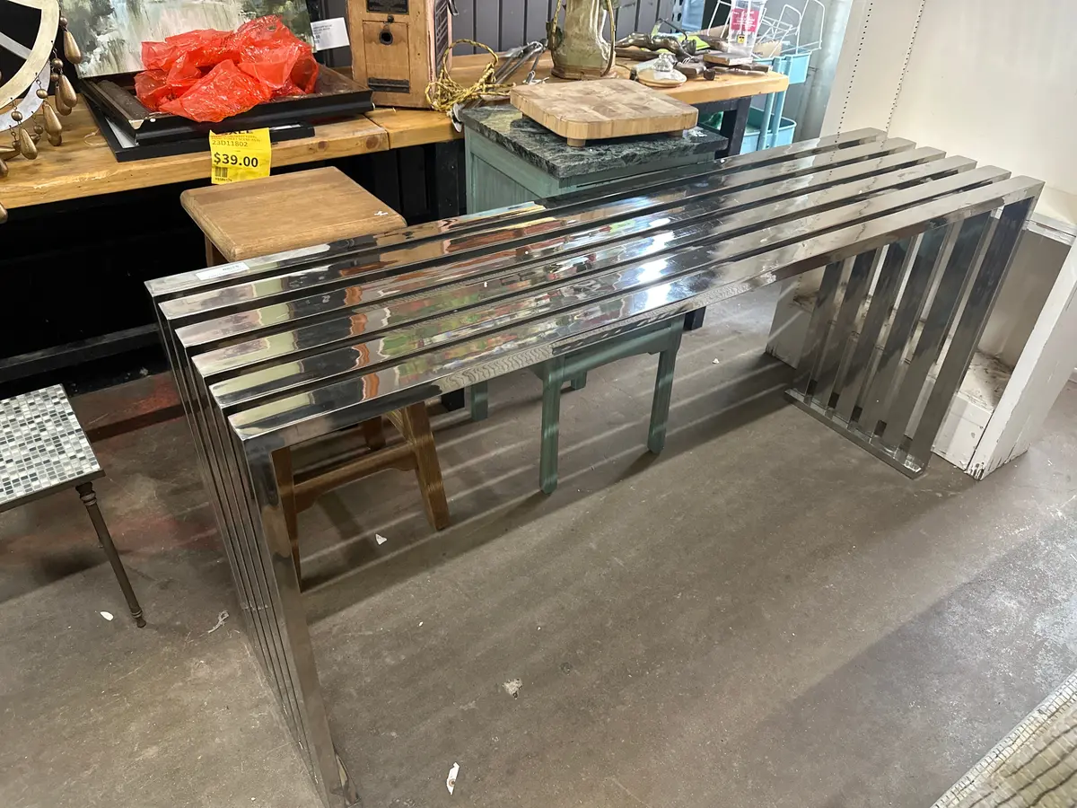 Chrome Sofa Tablew 1