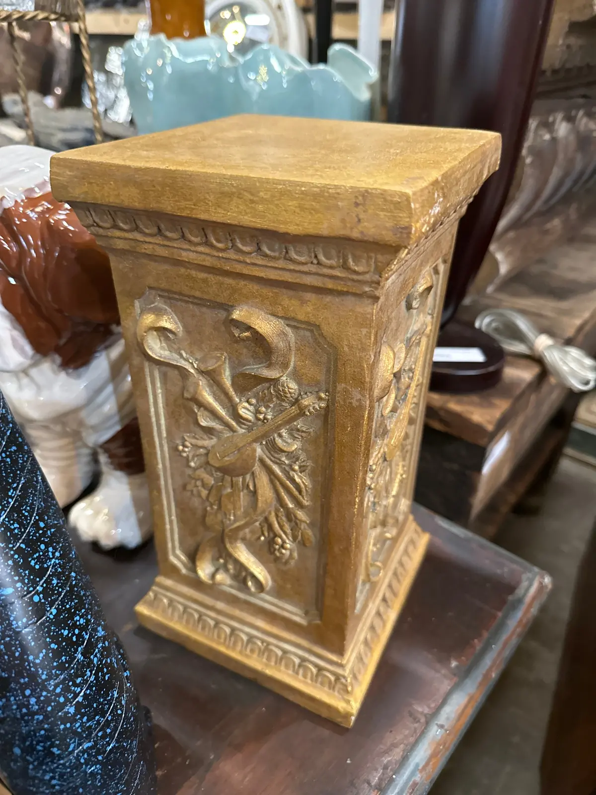 Small Gold Resin Louis Xvi Riser 1
