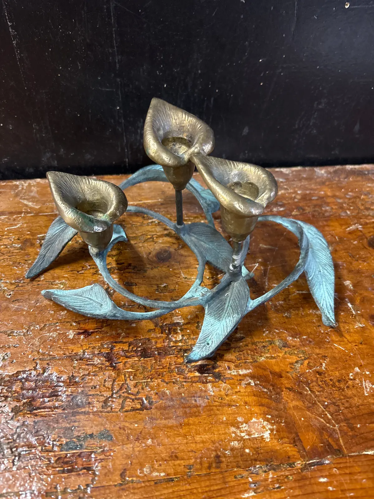 Floral Bronze Candle Stand With Vine Leaves 1