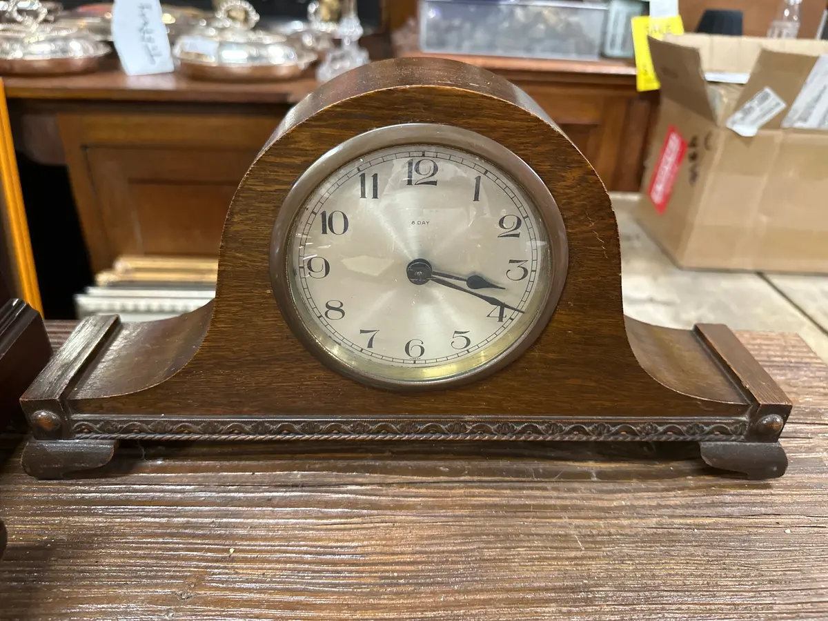 Humpback 8 Day Oak Mantle Clock 1