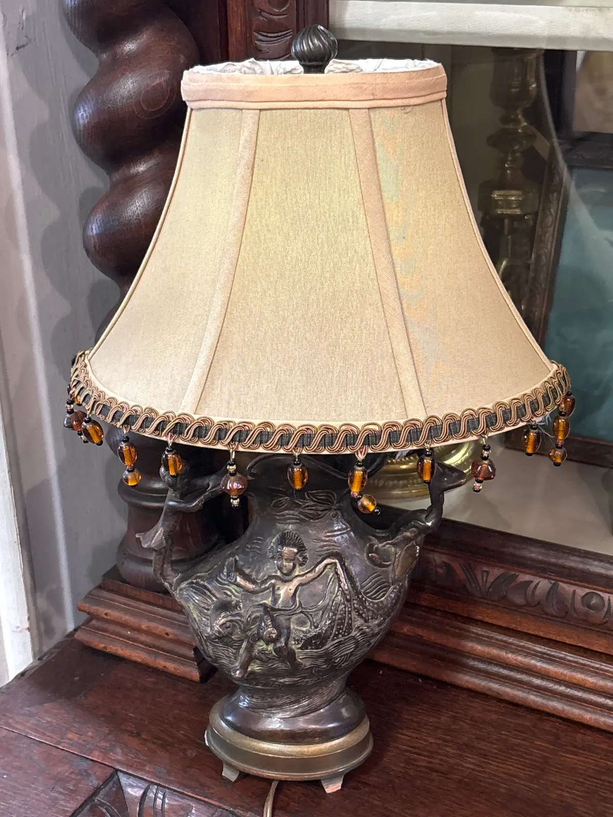 Bronze Urn Lamp With Children 1