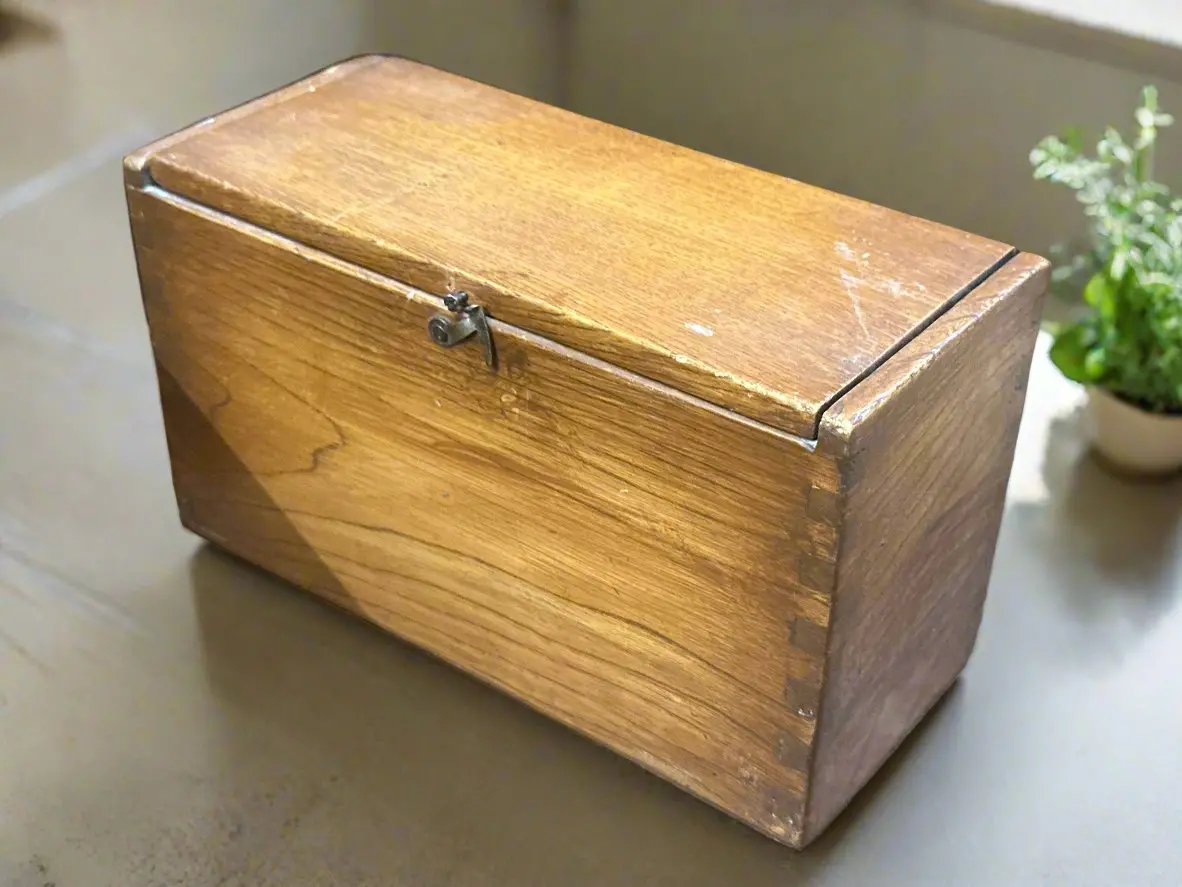 Elm Dovetailed Wood Box 1