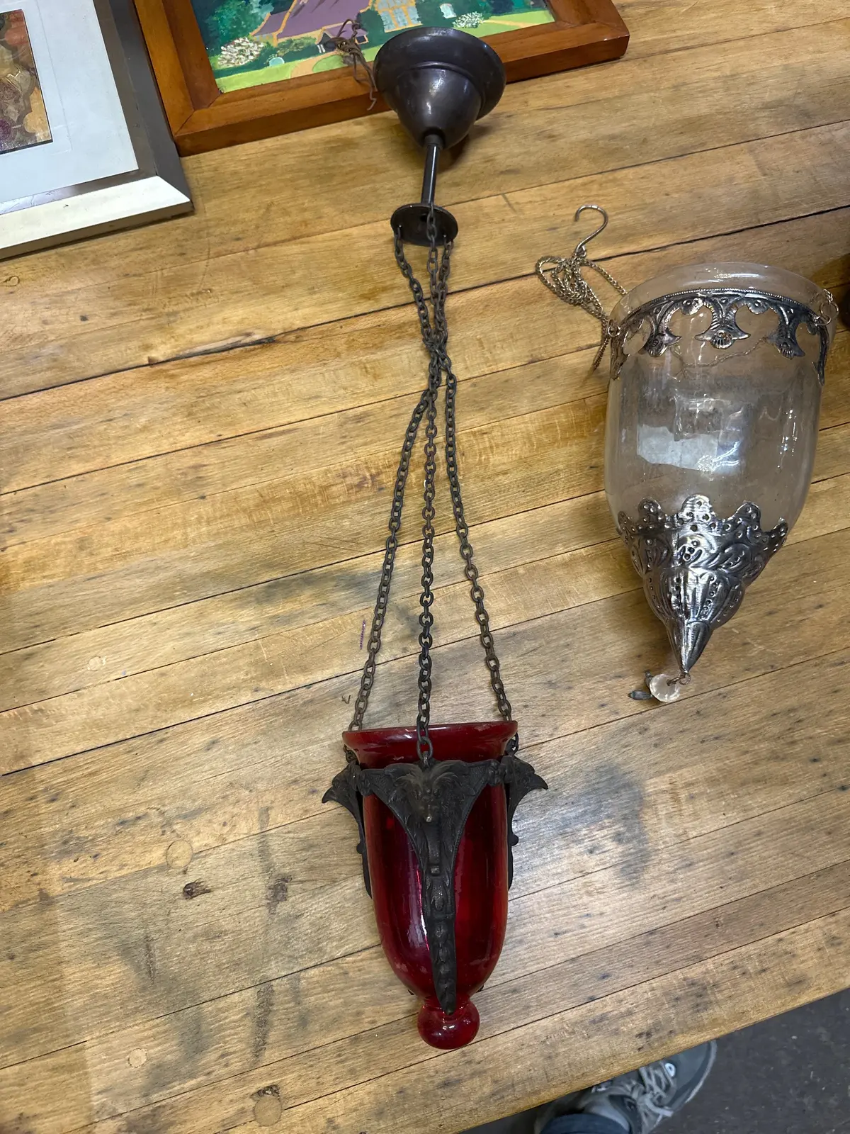 Red Glass Vase In Mtak Hanging Holder With Eagles 1