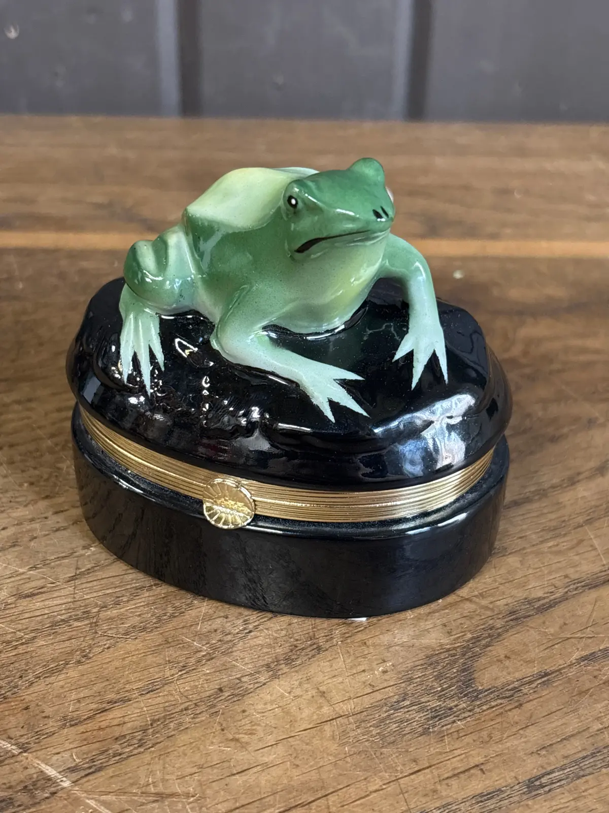 Porecelain Frog Box 1