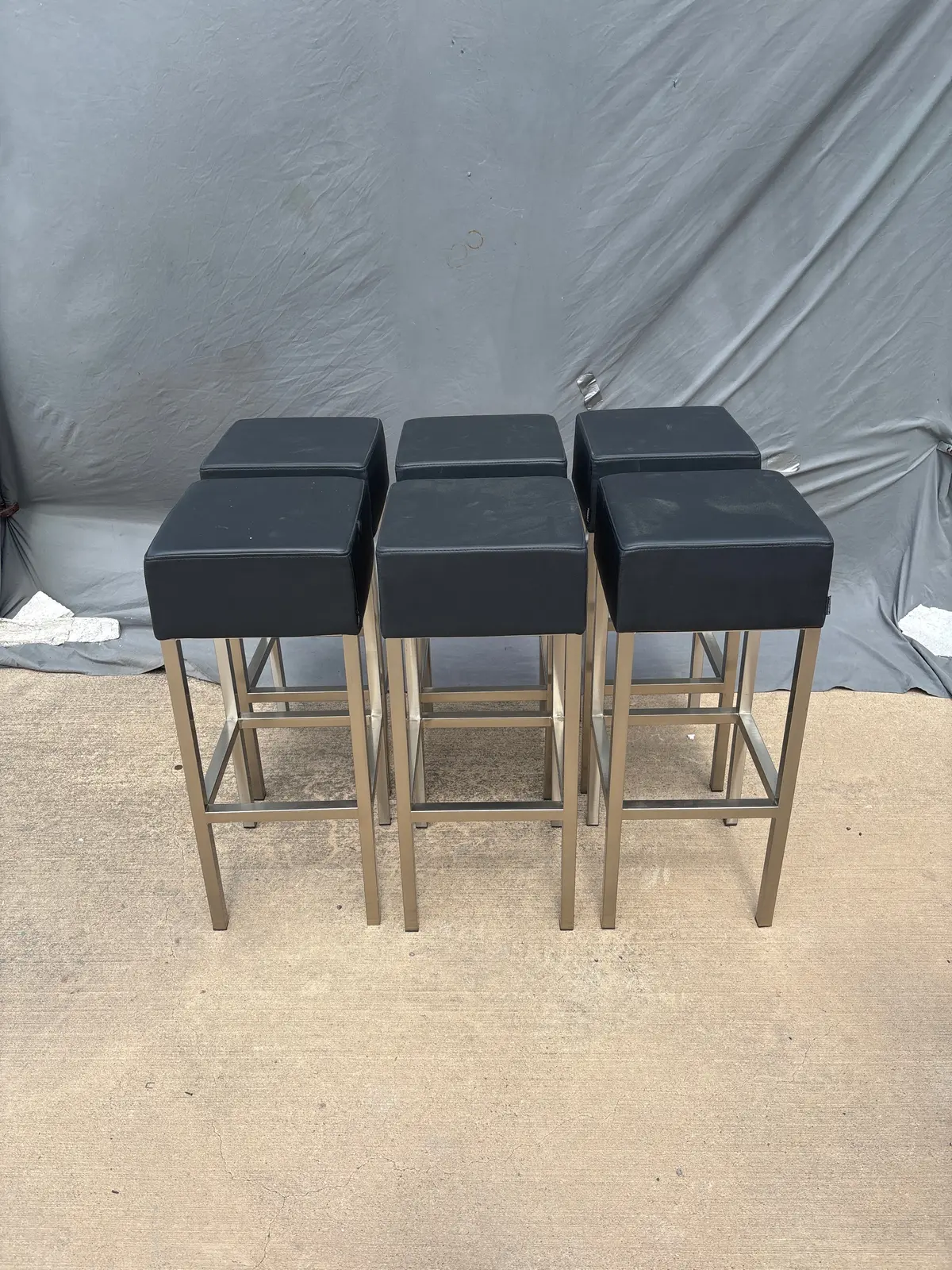 Set Of 6 Chrome And Black Leather Bar Stools 1