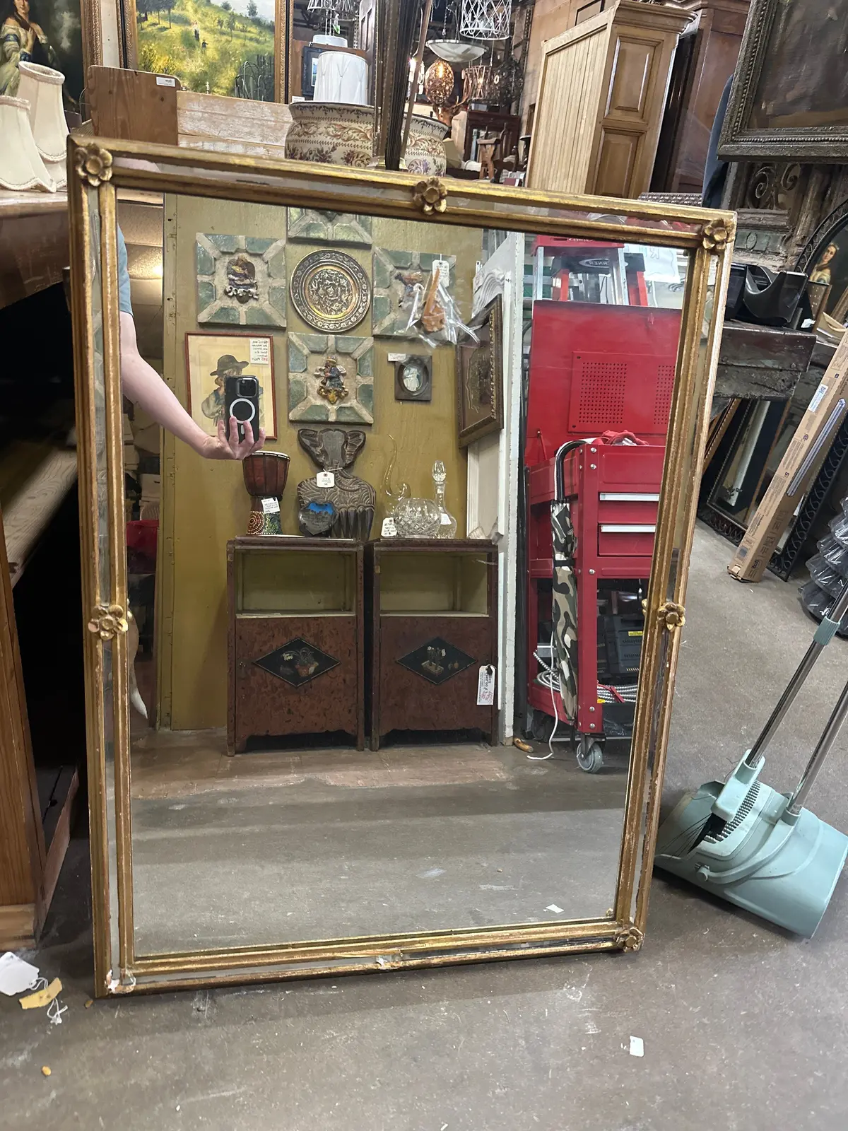 Vintage Gilt Wood Italian Frame With Carved Florettes 1