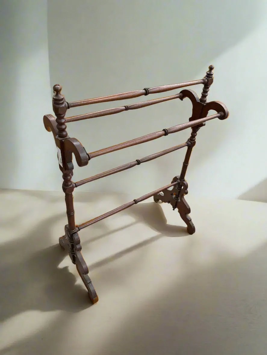 Walnut Quilt Rack 1