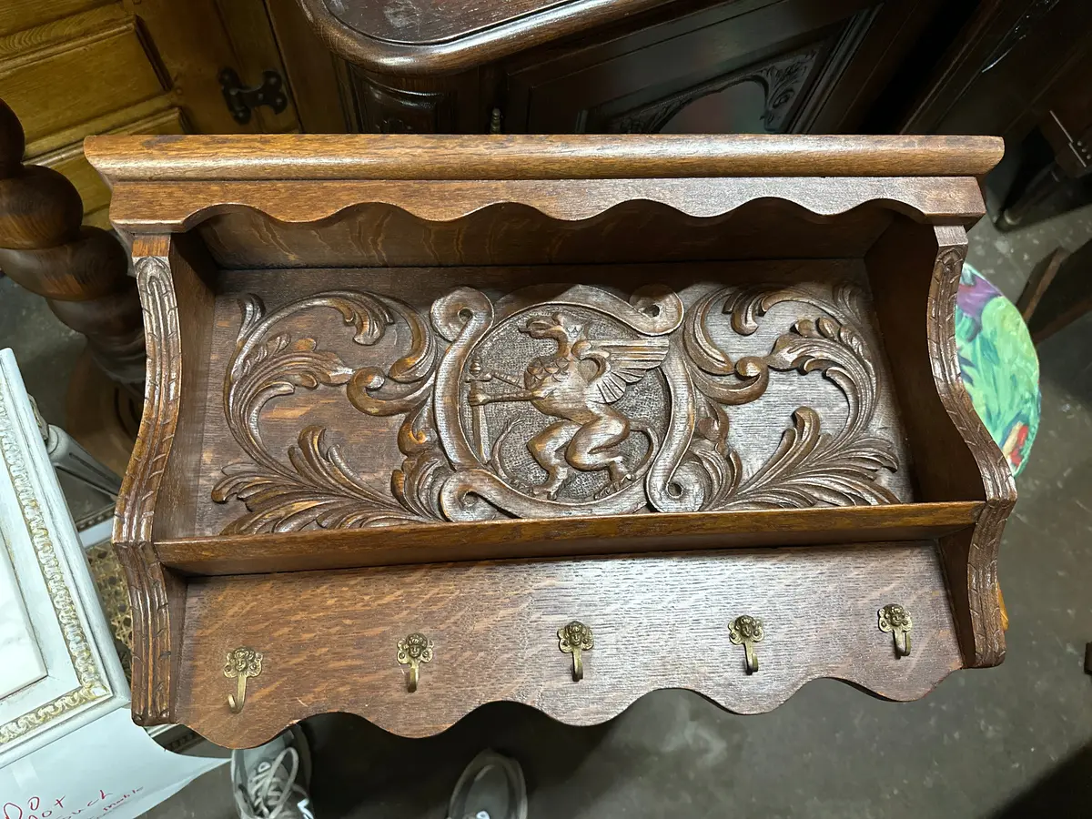 Oak Wall Shelf With Griffin 1