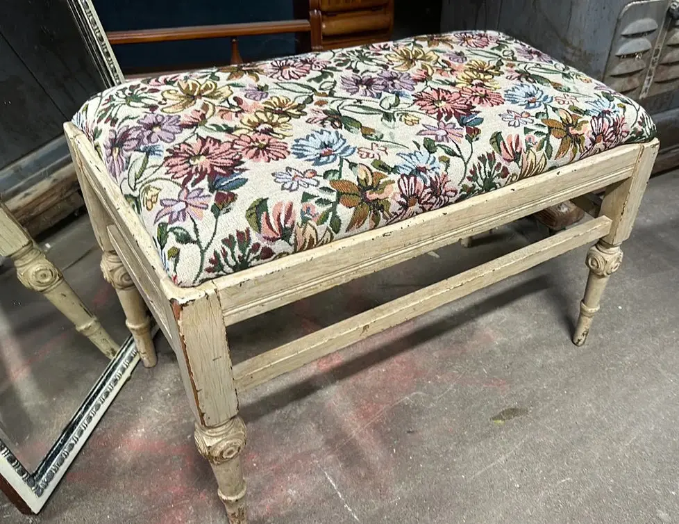 Grey Pointed Vanity Bench Upholstered Top 1