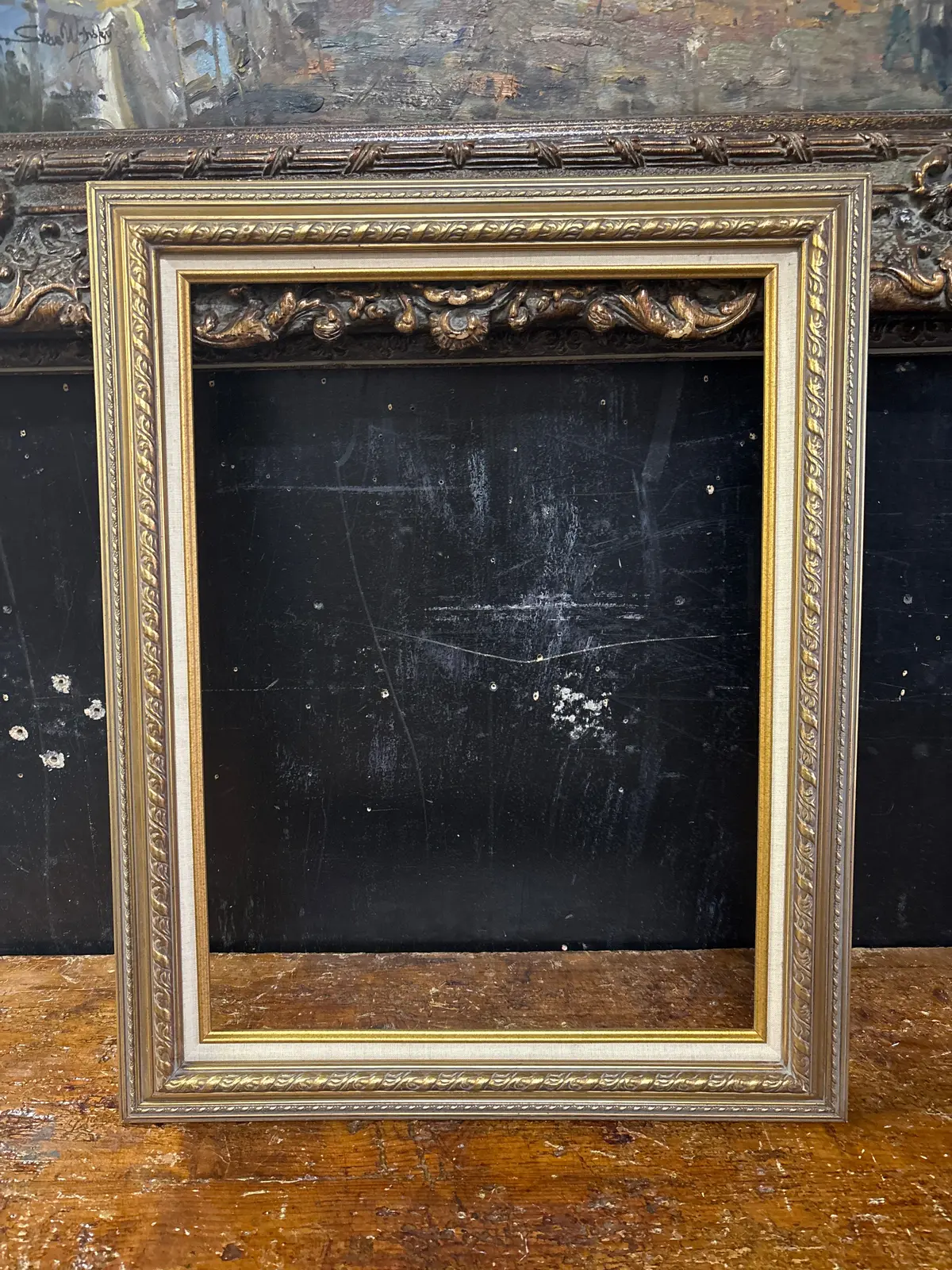 Vintage Gold Frame With Linen Filet 1