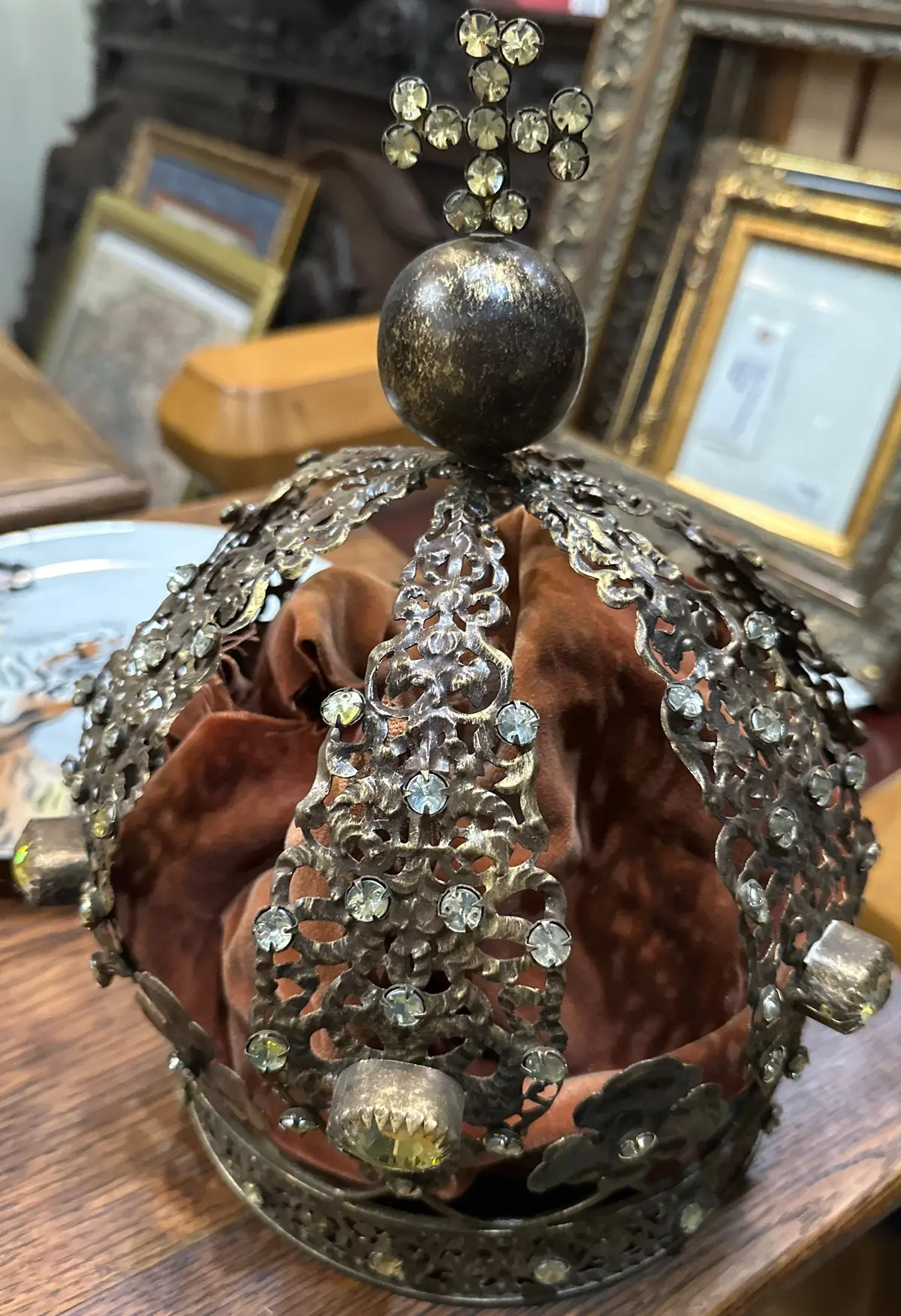 Large Gold Crown 1