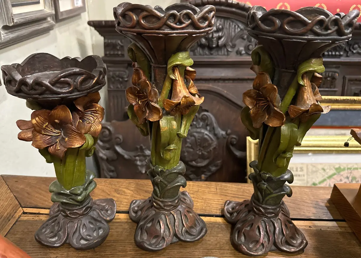 Set Of 3 Resin Floral Bases 1