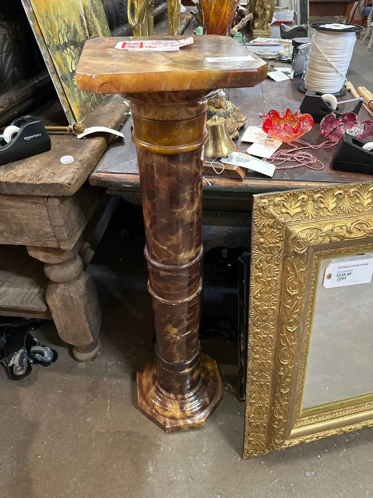 Onyx Brown Pedestal 1